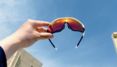 炫酷粉色墨镜，只带过不到10次，有需要的联系我