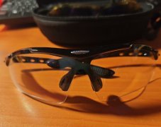 洛克兄弟骑行眼镜，带原装眼镜盒，成色很新