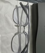 暴龙眼镜，在实体店里配的近视眼镜，买来颜色不喜欢，仅试戴过一