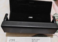 JINS睛姿防蓝光眼镜，40%蓝光阻隔，适合成人使用。专柜购