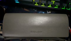 暴龙Bolon墨镜，不知道啥型号的，没咋带，便宜出，镜盒镜布