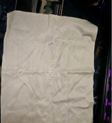 暴龙Bolon墨镜，不知道啥型号的，没咋带，便宜出，镜盒镜布