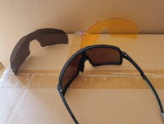 退坑出GUB偏光骑行眼镜 带三个镜片，正常使用痕迹