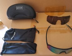 退坑出GUB偏光骑行眼镜 带三个镜片，正常使用痕迹